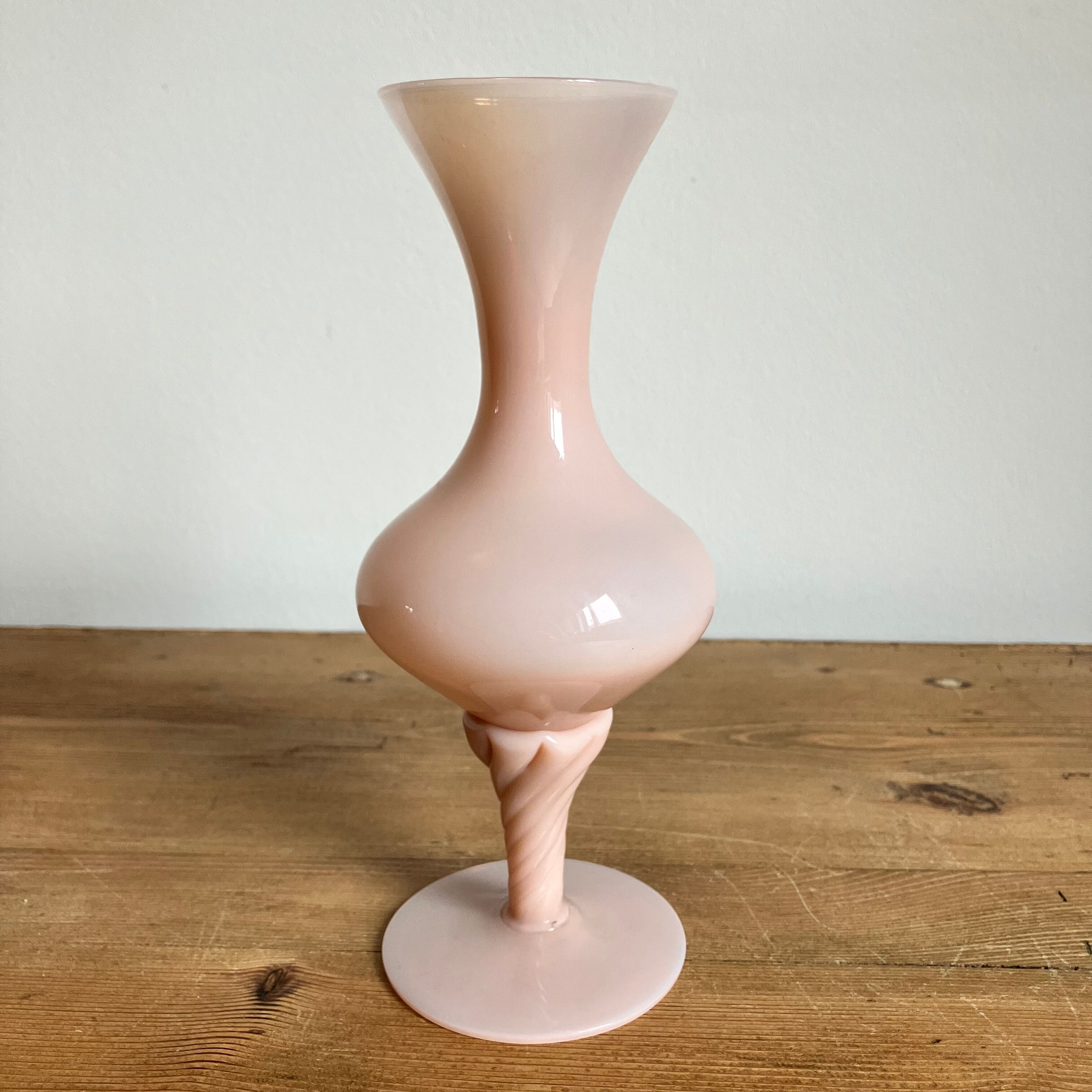 Pink opaline soliflore vase
