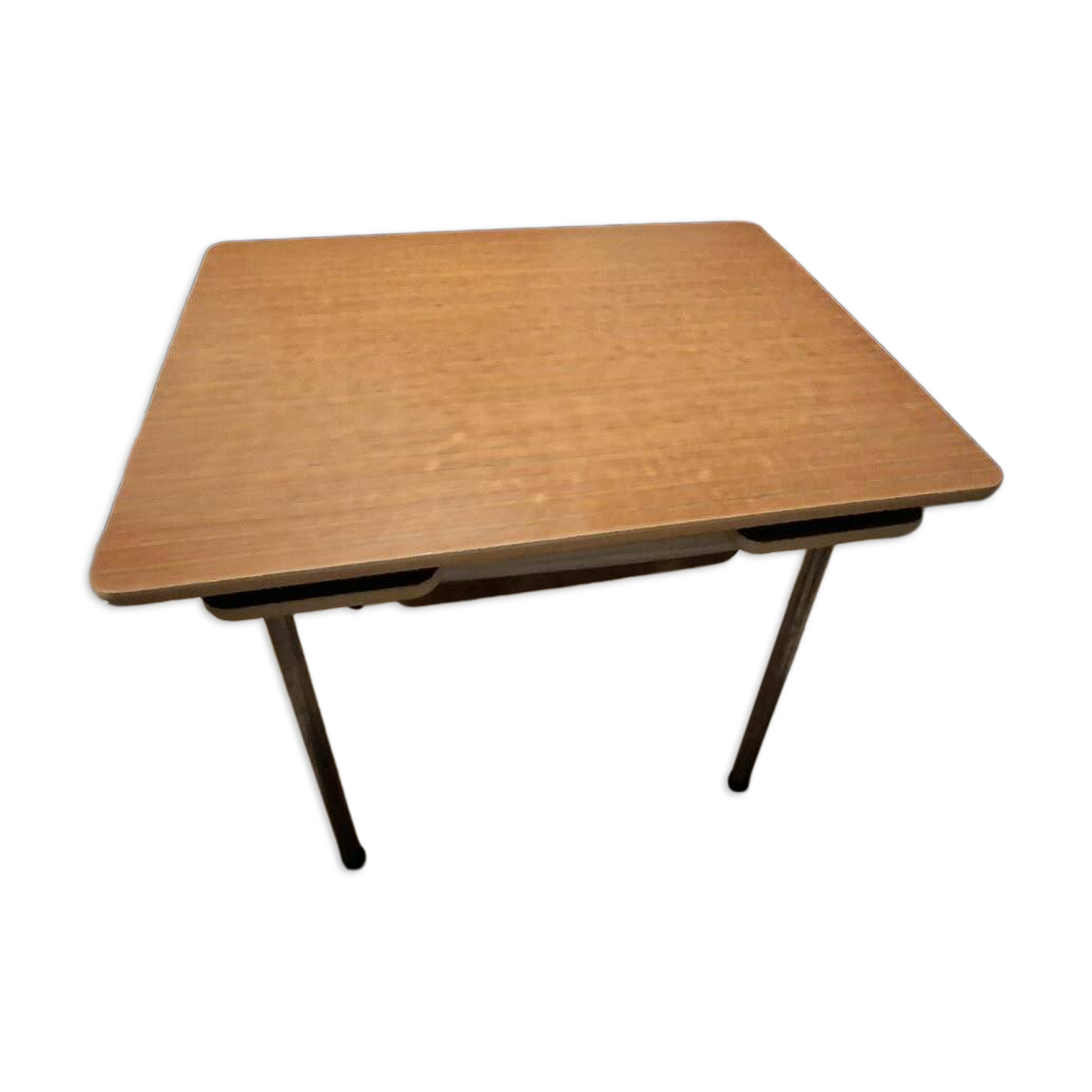 Table en formica marron