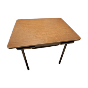 Table en formica marron