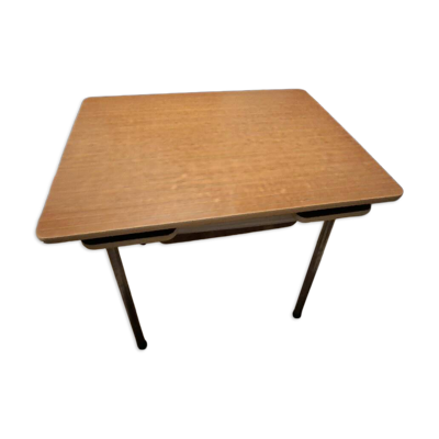 Table en formica marron