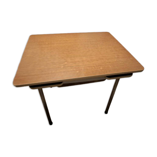 Table en formica marron