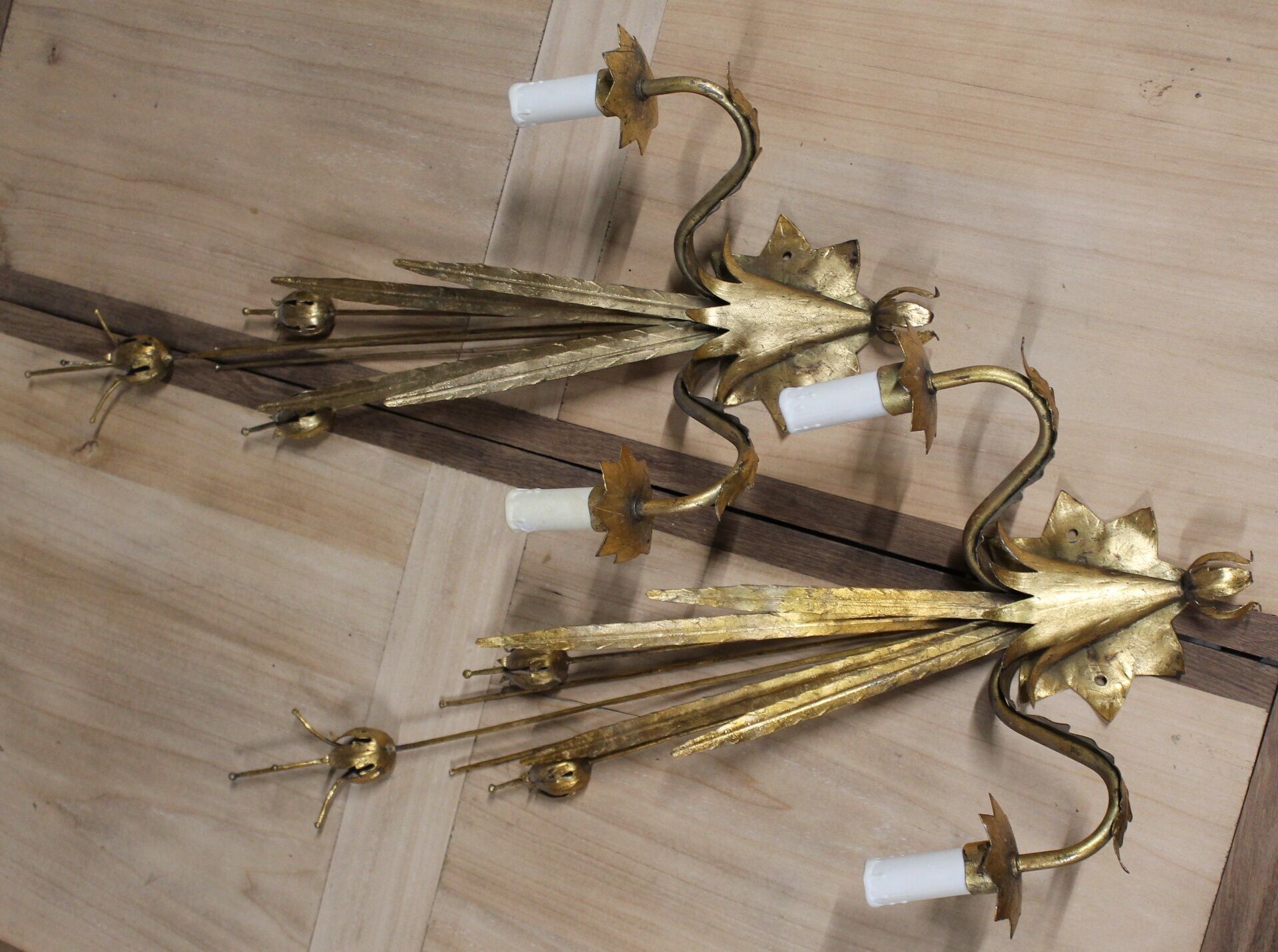 Golden floral wall lamps