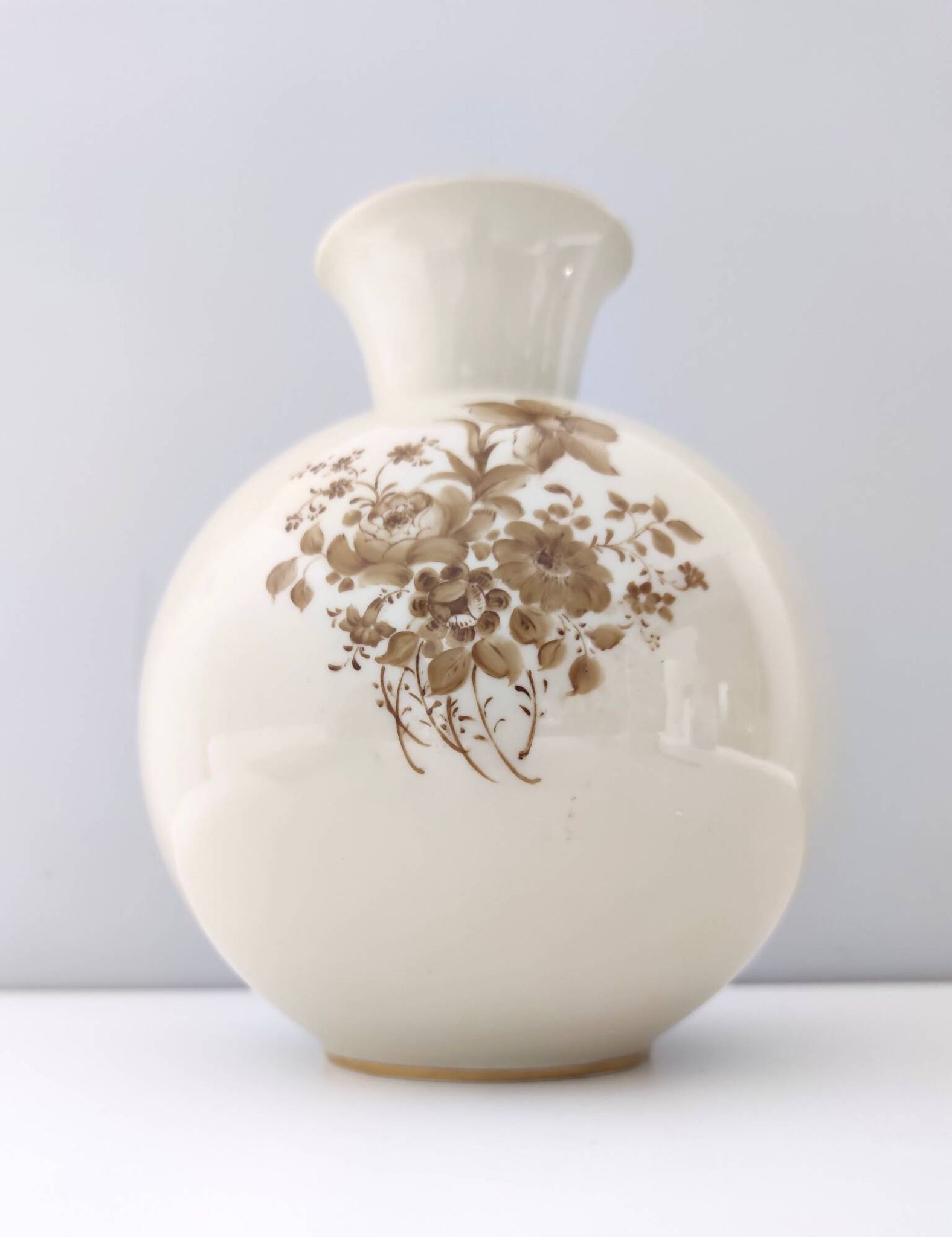 Vase en céramique ivoire et détails floraux marron par Rosenthal, Italie