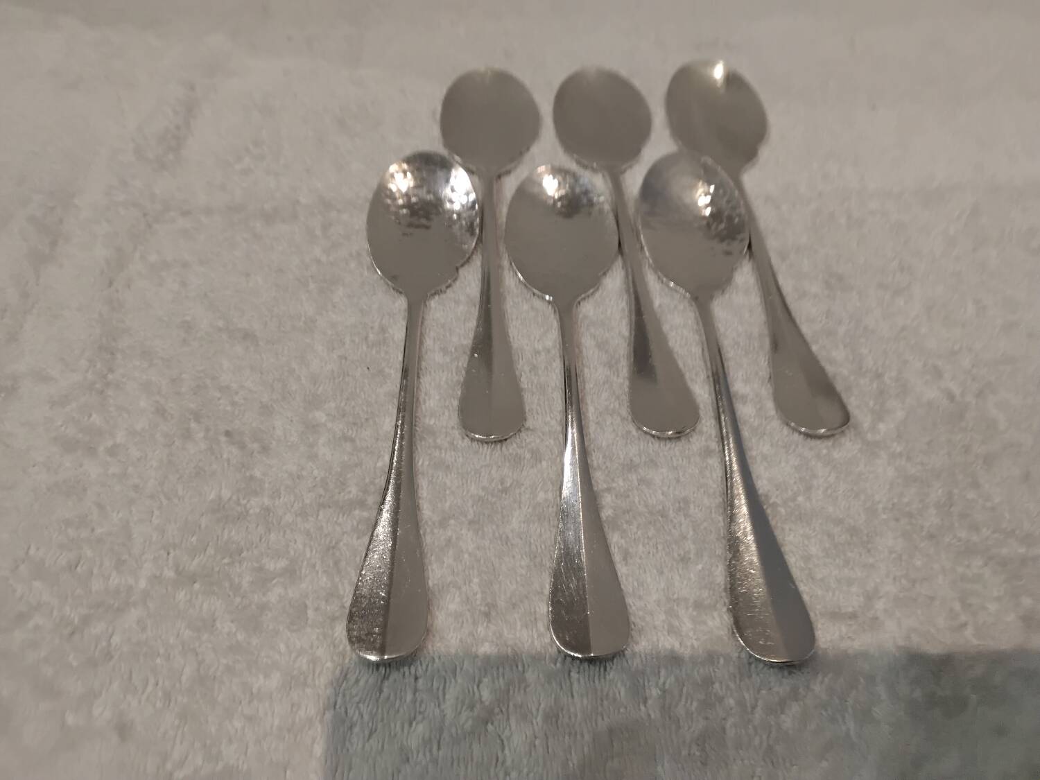 6 individual silver-plated metal sauce spoons with hammered baguette handles