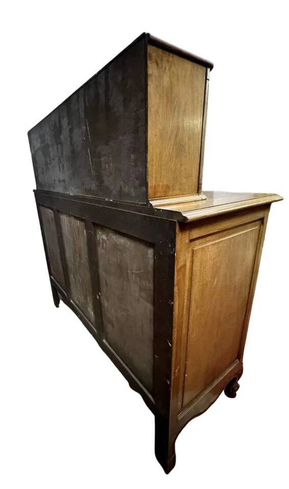 Buffet provençal a glissants style Louis XV estampillé en bois fruitier