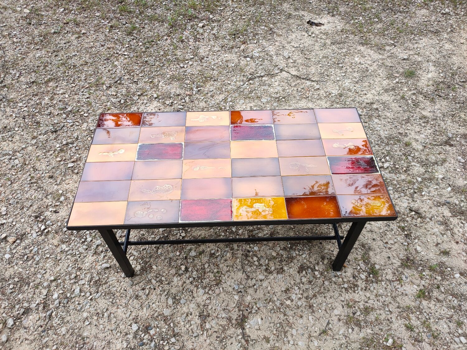 Coffee table in ceramic