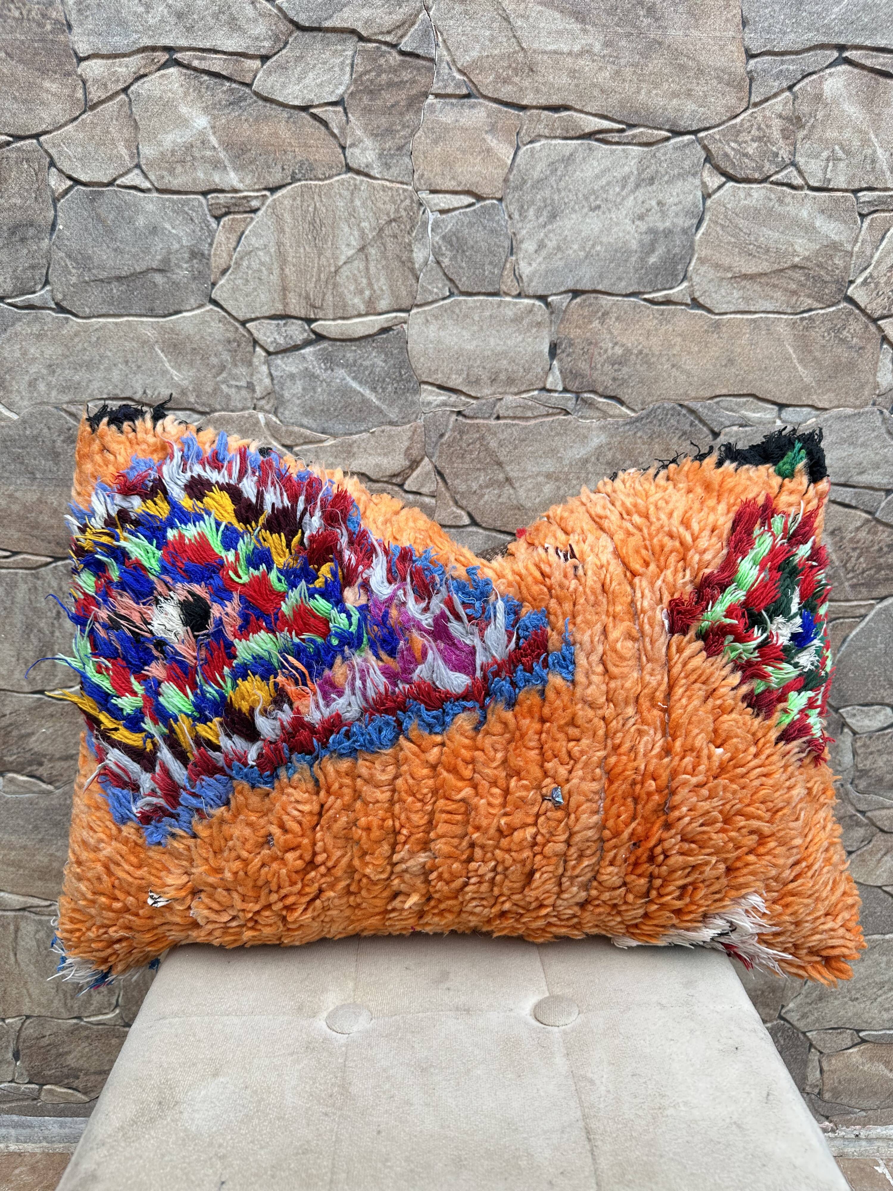 Vintage Berber Kilim cushion cover: Moroccan wool cushion.