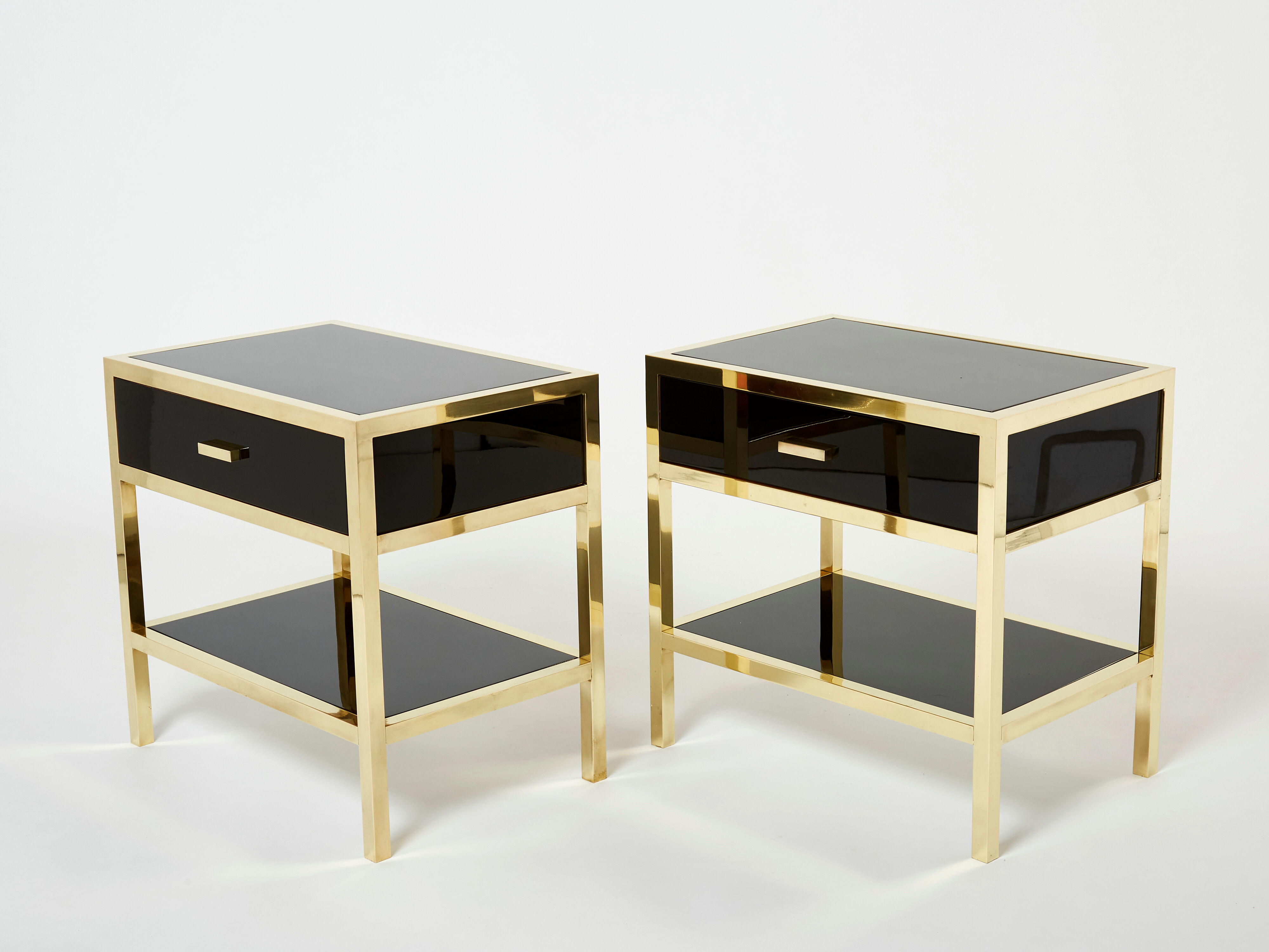 Paire de tables de chevet laquées laiton par Michel Pigneres 1970