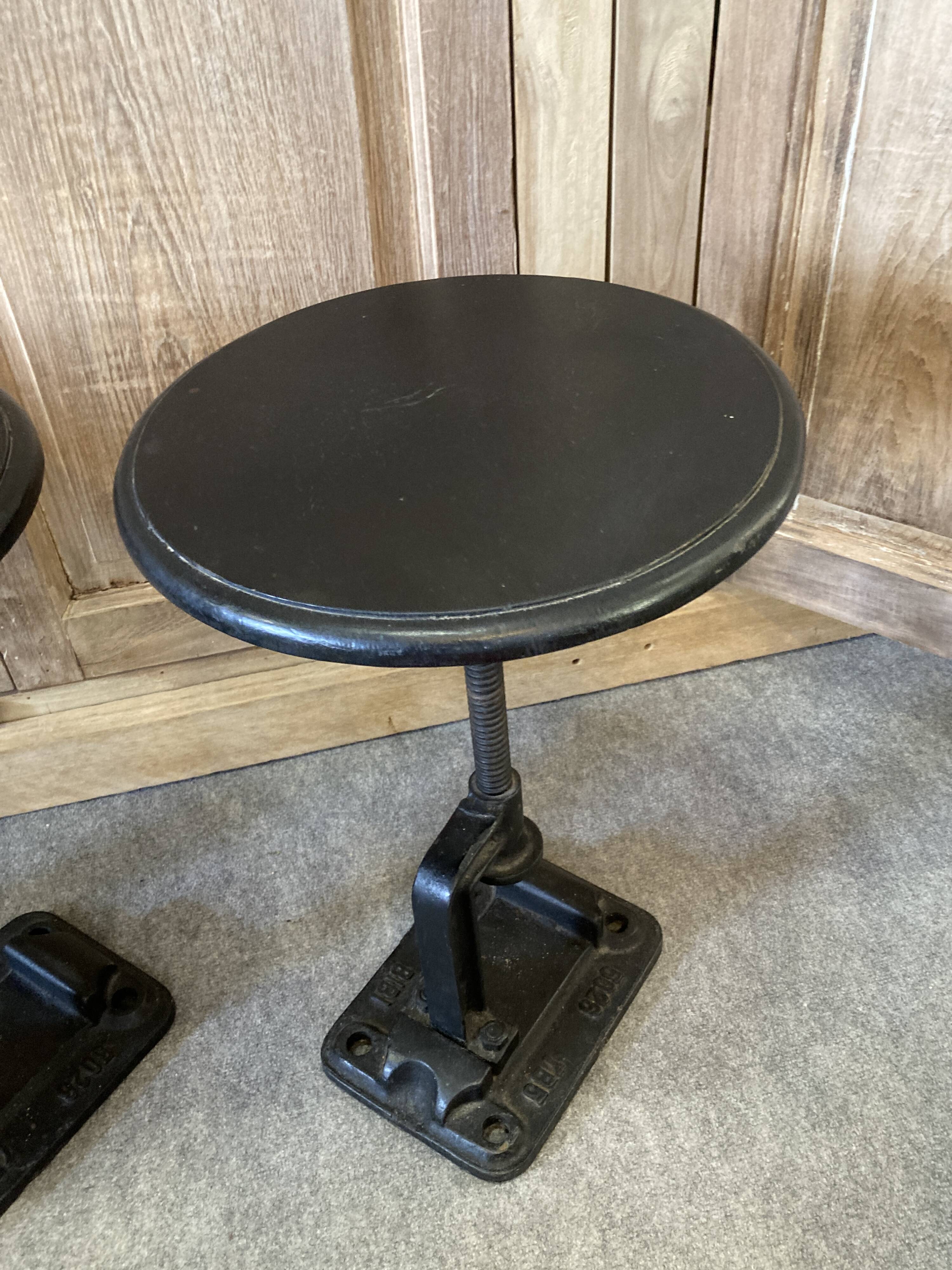 4 tabourets réglables noirs
