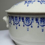 Bouillon/cocotte ancienne en terre de fer émaillée à décor bleu St Uze