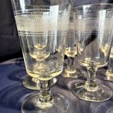 Set of 10 red wine glasses with engraved rotating decoration
