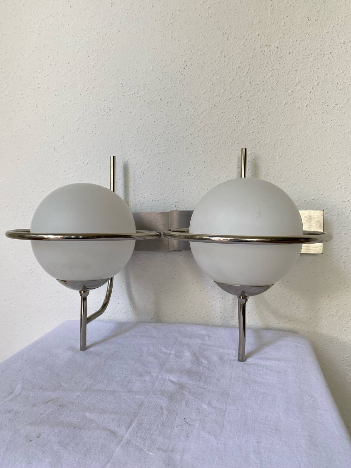 Paire d'appliques globe murale space age vintage 1970