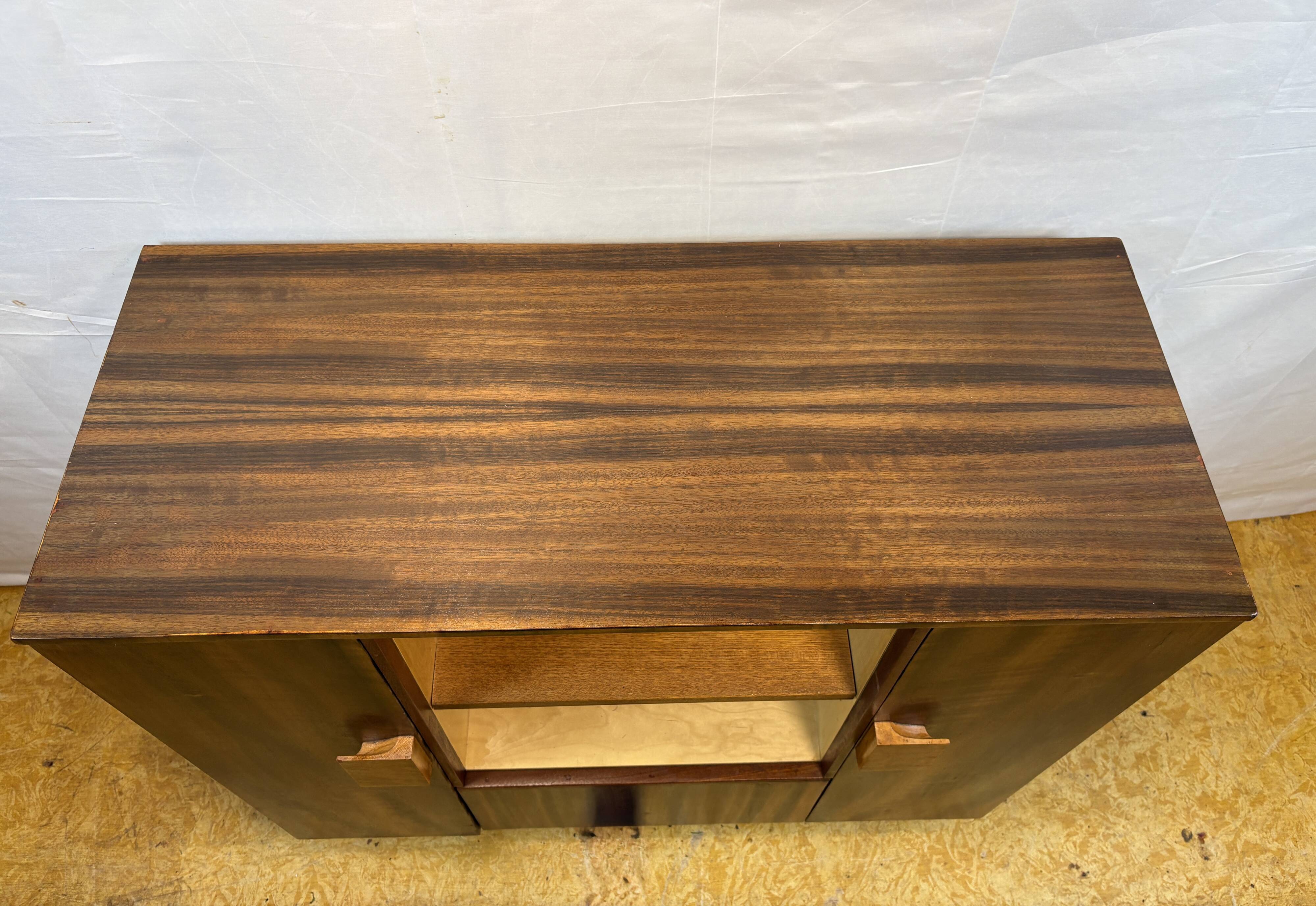 Art Deco Vintage Walnut Sideboard Display Cabinet (Circa 1930–1940)