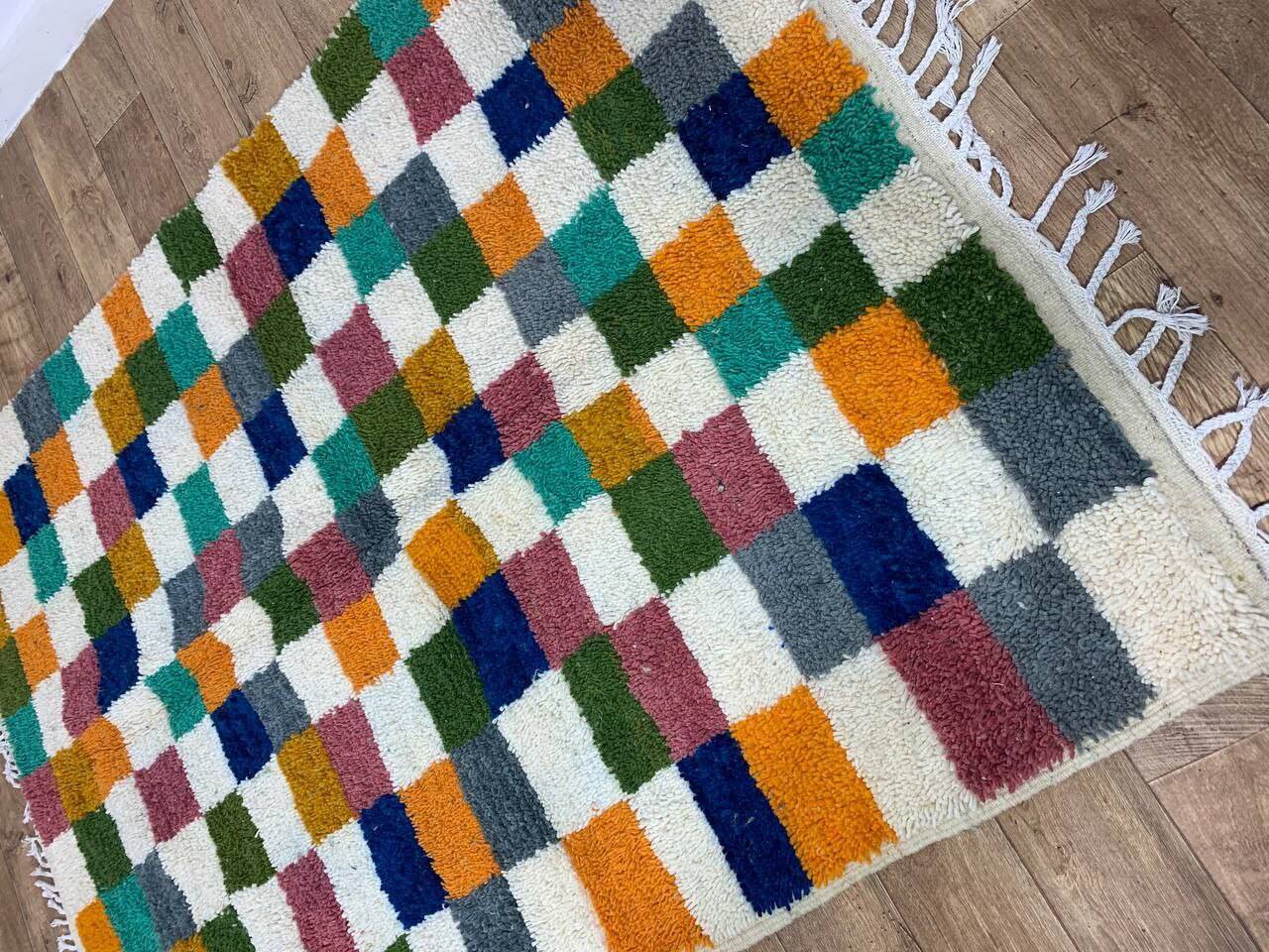 Handcrafted moroccan berber rug 213 x 160 cm