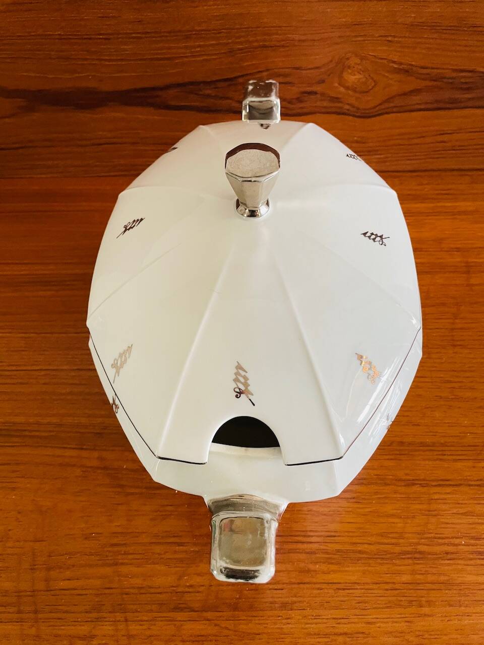 Art Deco soup tureen by Victoria China Czechoslovakia, 1920s