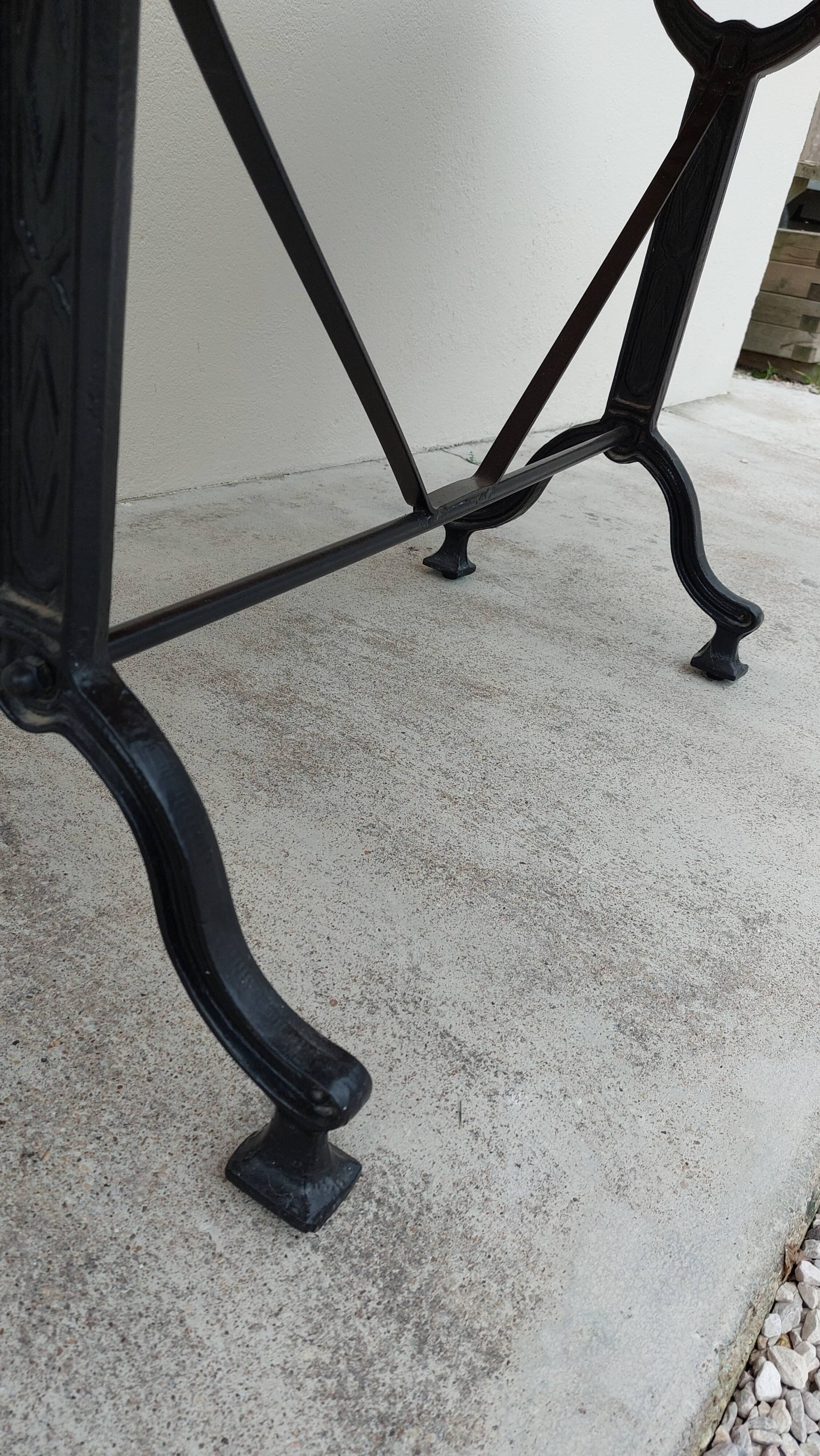 Table de restaurant bistrot en fonte -1m76