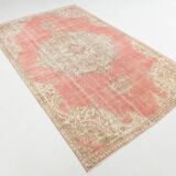 Tapis persan ancien noué main rouge corail, médaillon central floral