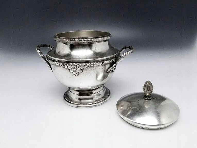 AV6 Henneberg - box sugar bowl 1890