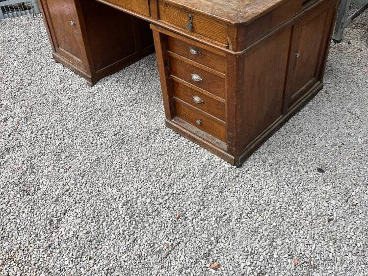 Minister's desk in oak