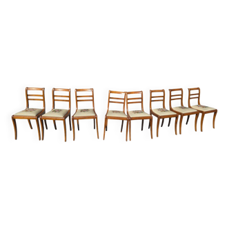 8 chaises en merisier avec assises brodées