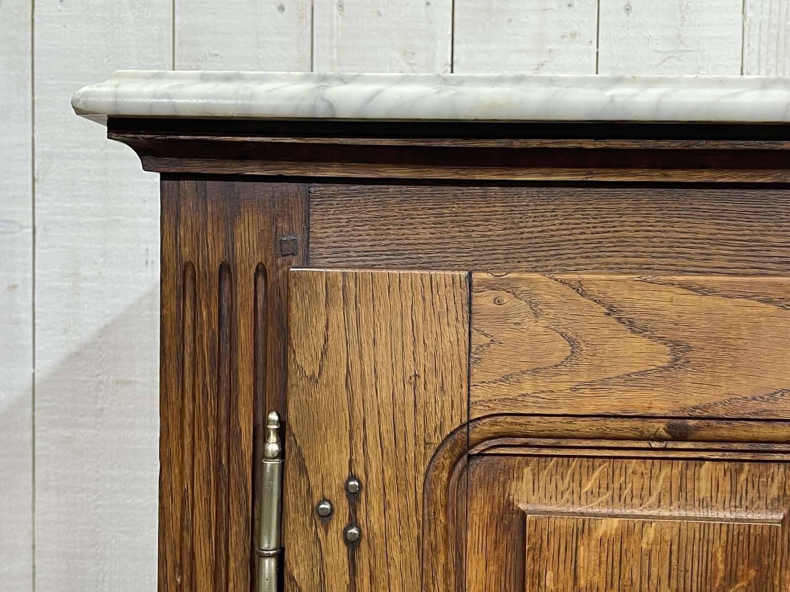 Glacière début XXème en chêne et dessus marbre