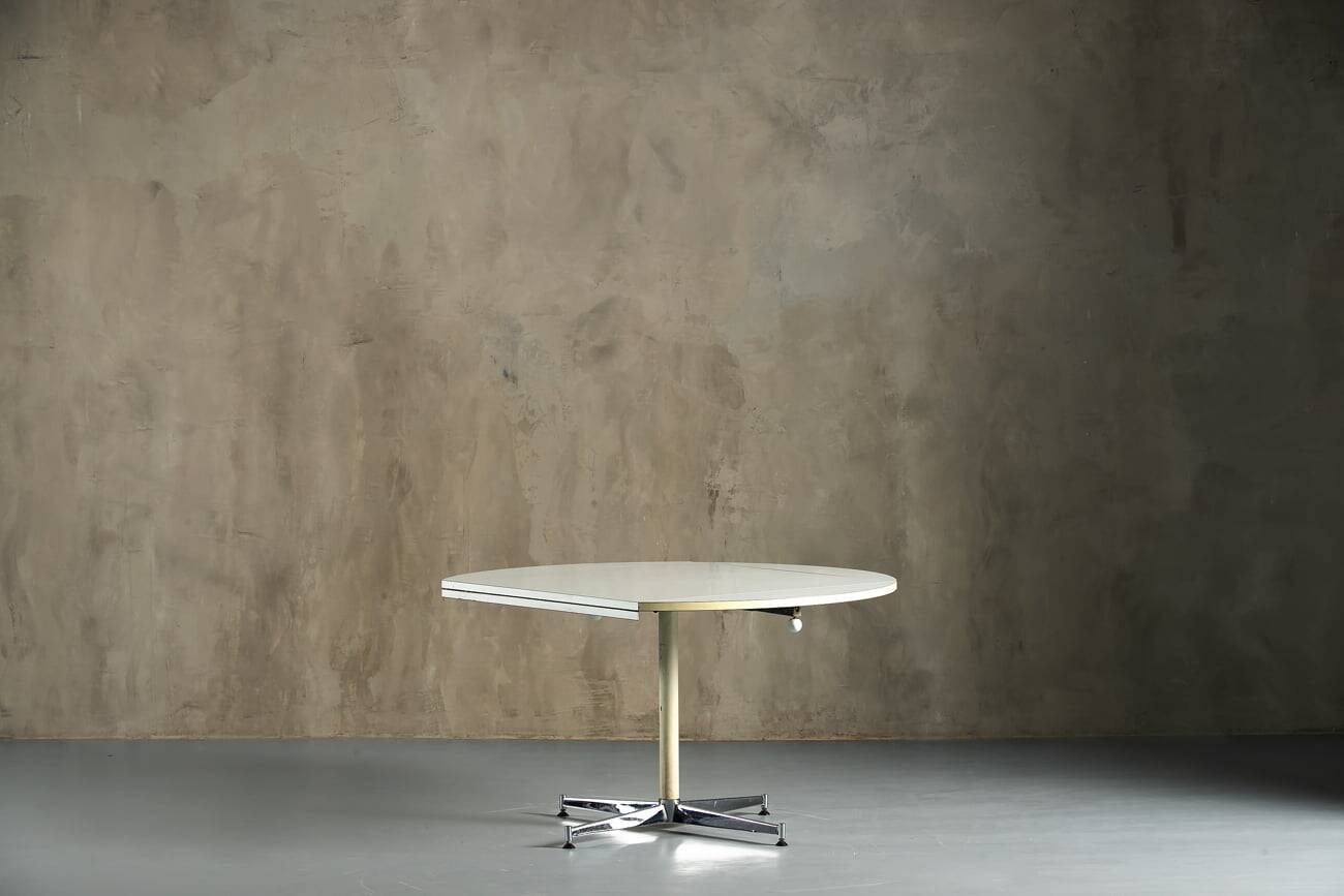 Round adjustable white cocktail/dinner table, Finland, 1960s