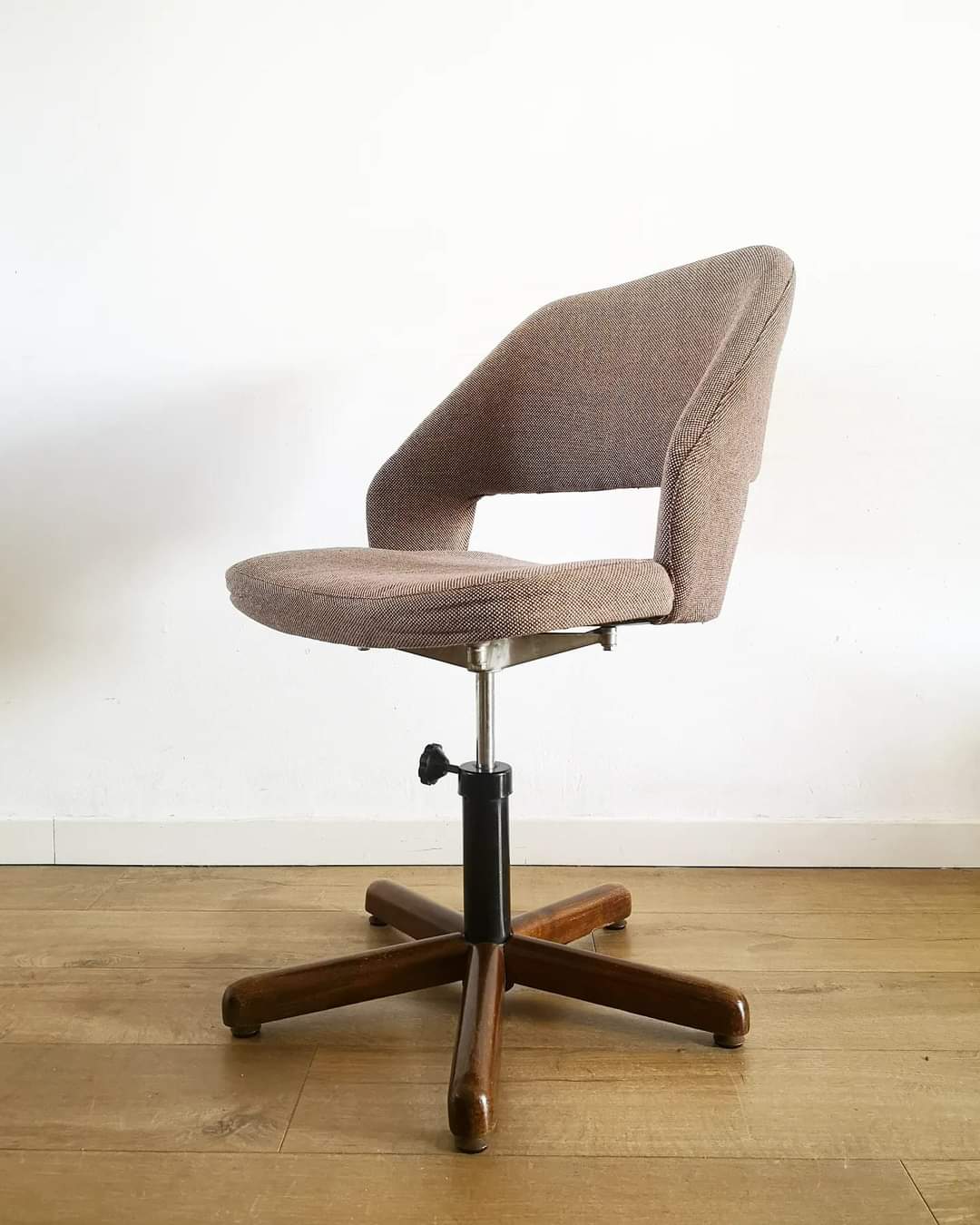 Adjustable fabric office chair