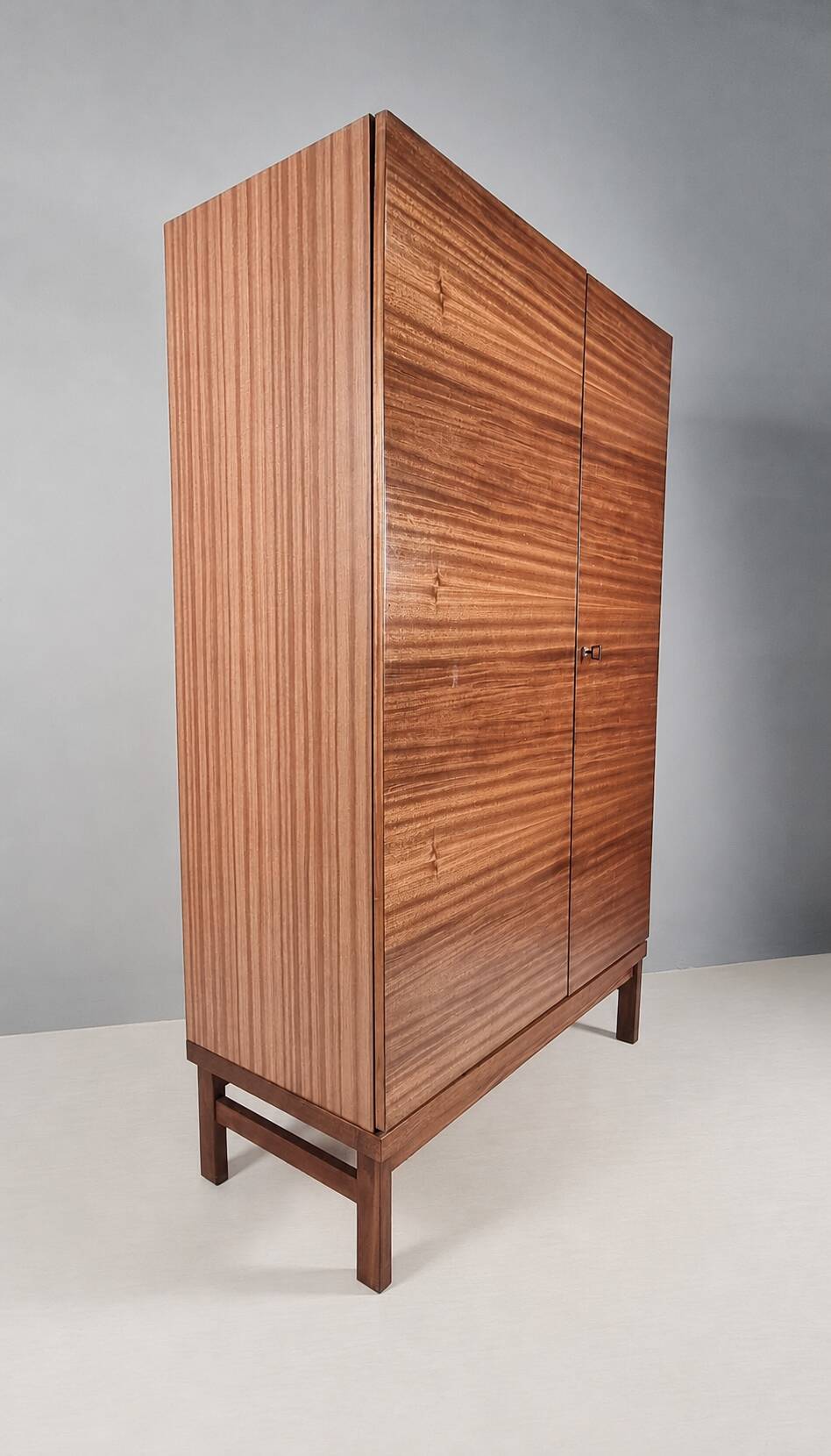 Garde-robe vintage en hêtre, années 1970