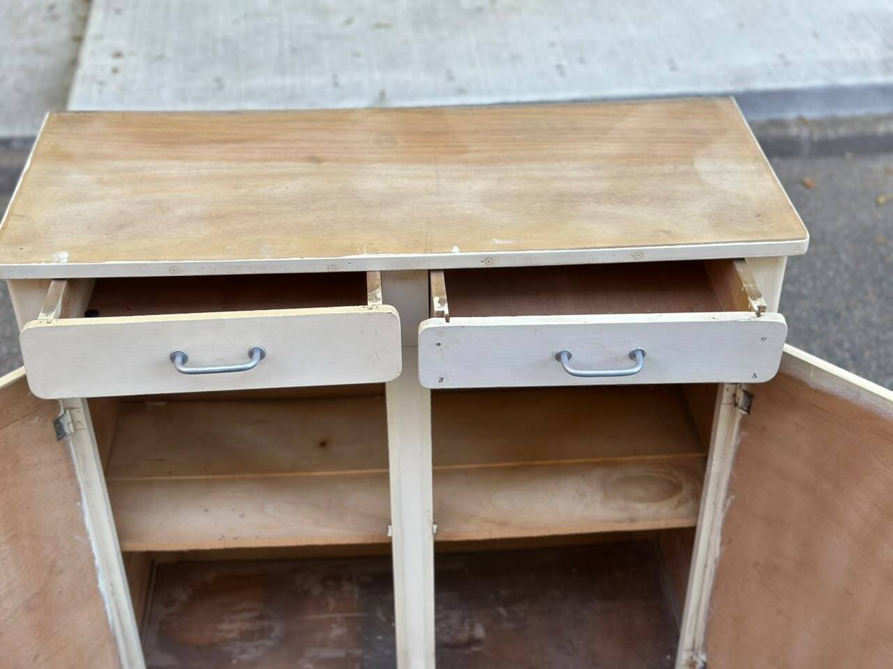 Buffet vintage en bois beige 1950 style parisien mado