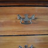 Chest of drawers, made of walnut