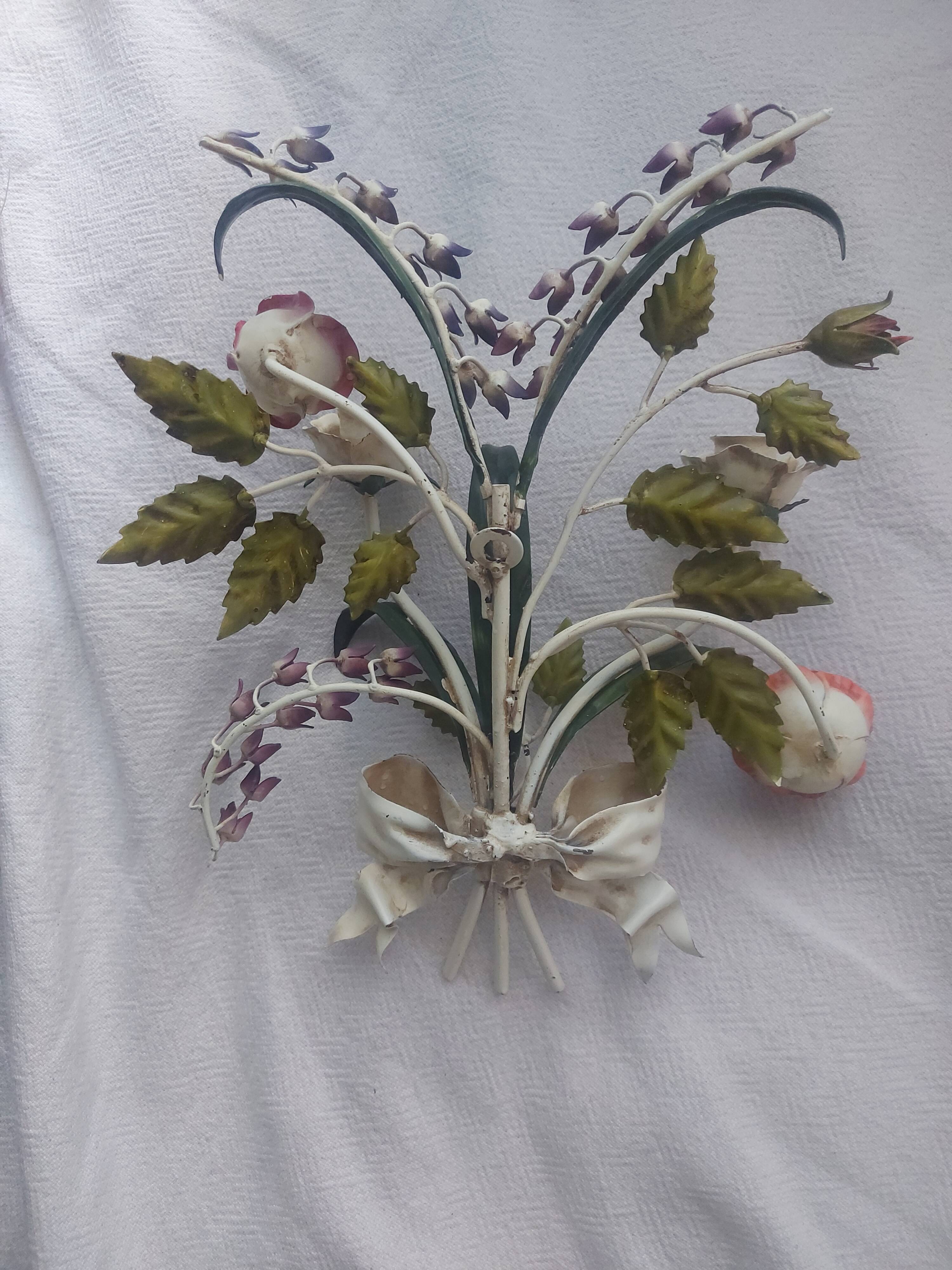 Bougeoir vintage mural décor de fleurs  en métal polychrome