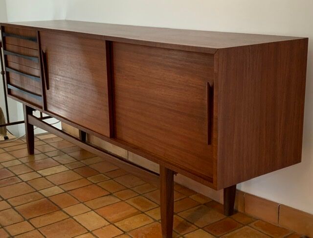 Sideboard in tek