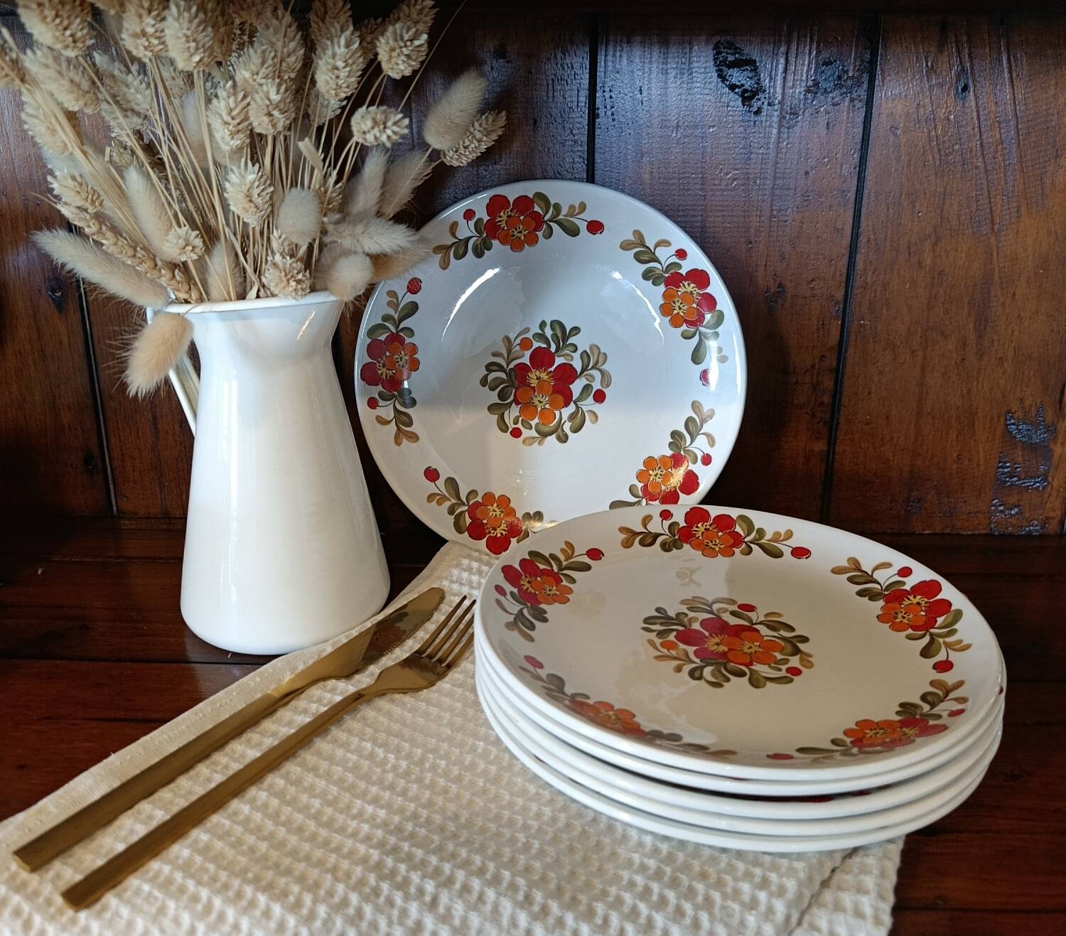Set of 6 vintage Moulin des Loups plates