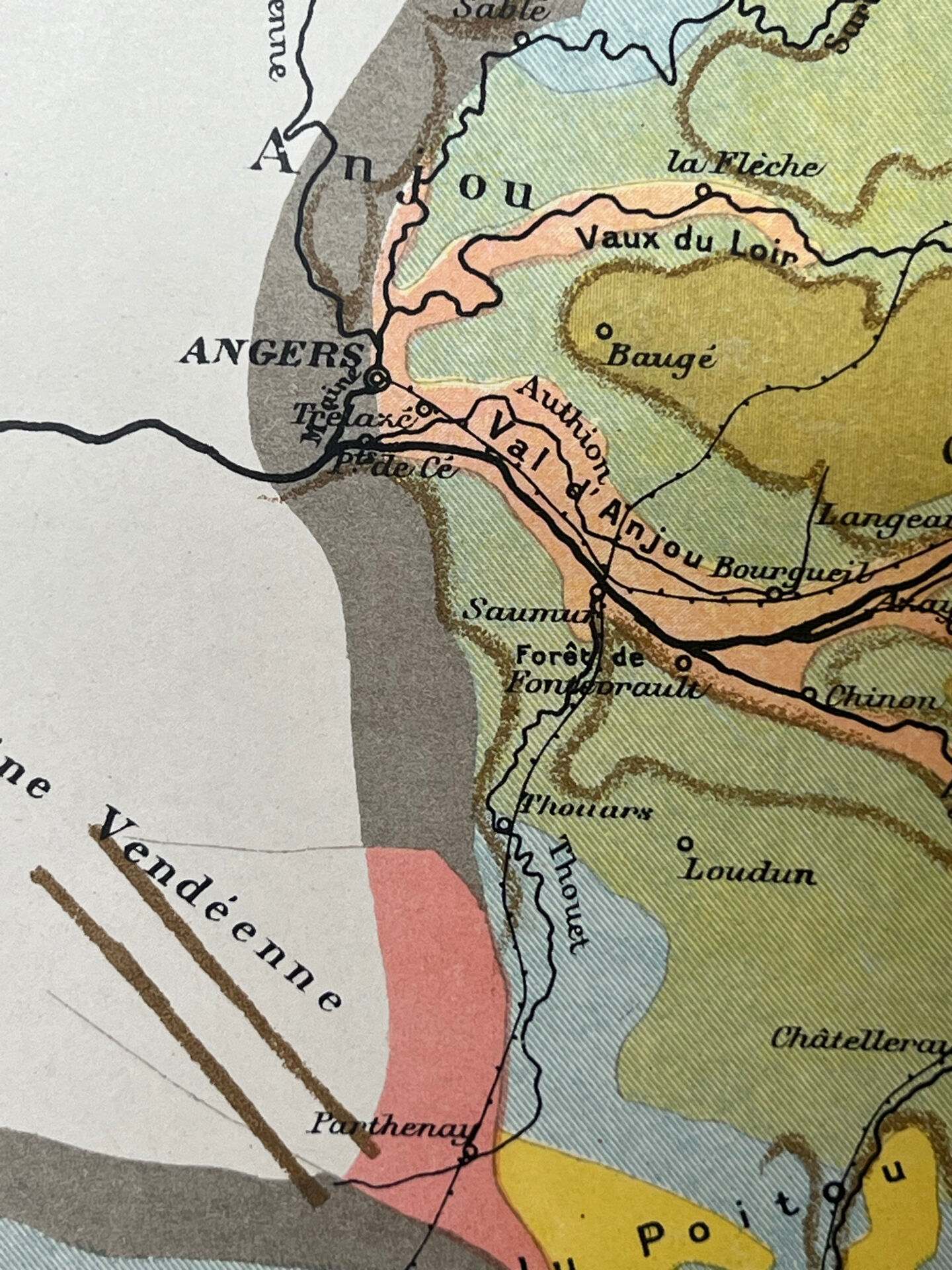 Old geological map of the Paris Basin 55x37.5cm