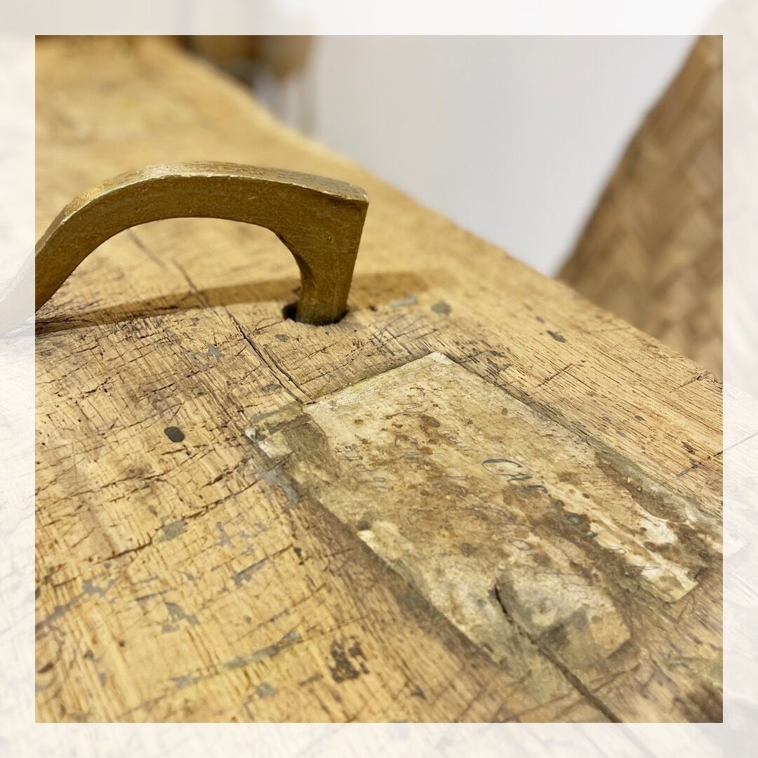 White and gold establishment