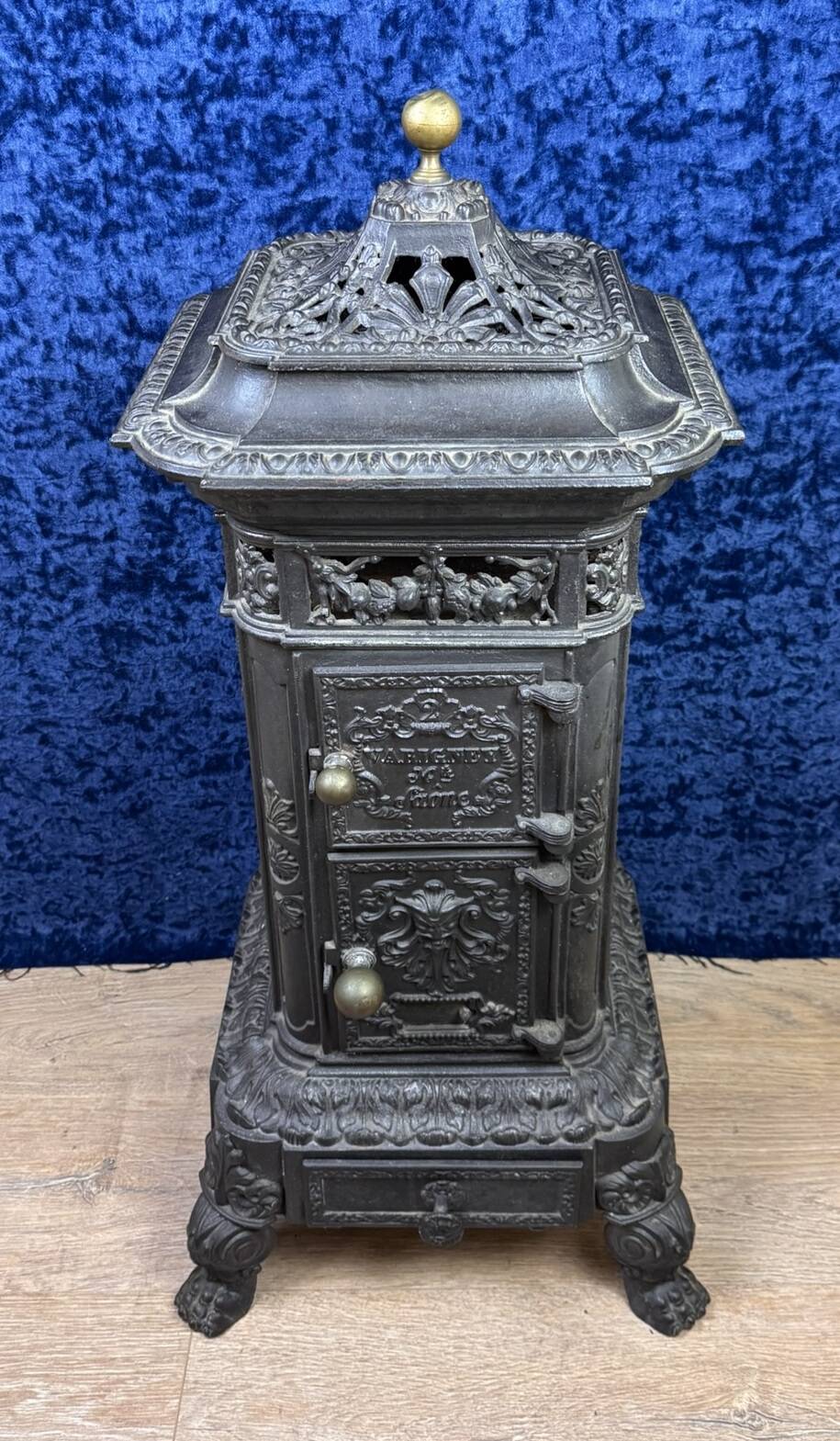 Beautiful cast iron stove, pagoda model, from Varigney in Haute Saône