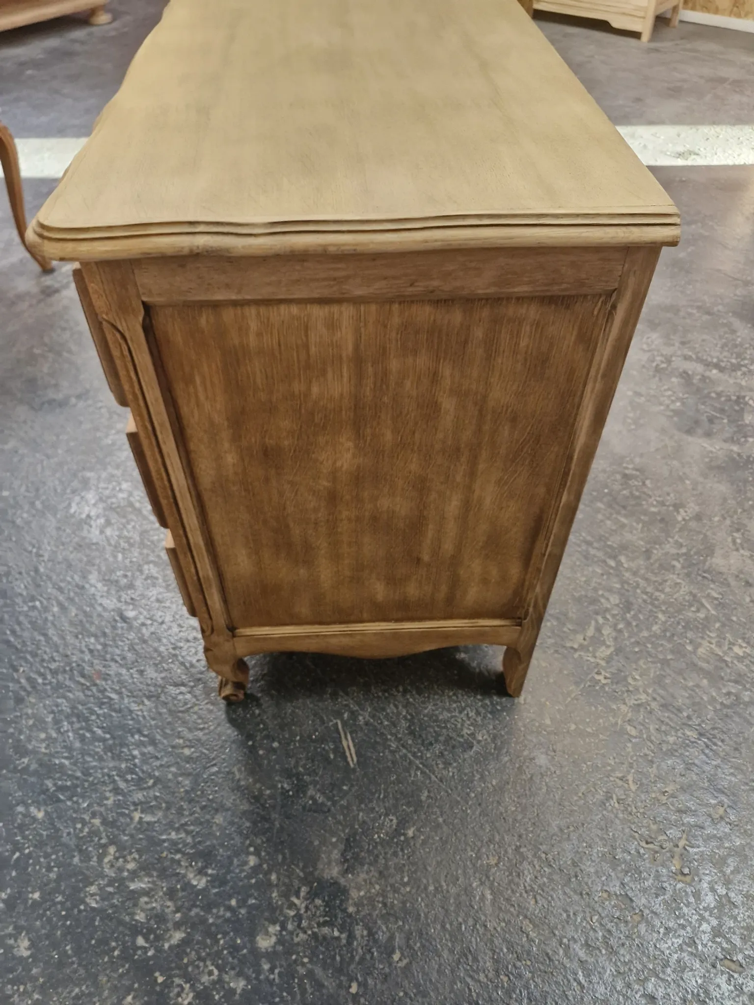 Wooden chest of drawers