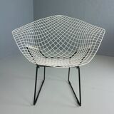 Set of two Diamond chair by Harry Bertoia in white & black metal. 1960s