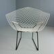 Lot de deux chaises Diamond de Harry Bertoia en métal blanc et noir. Années 60