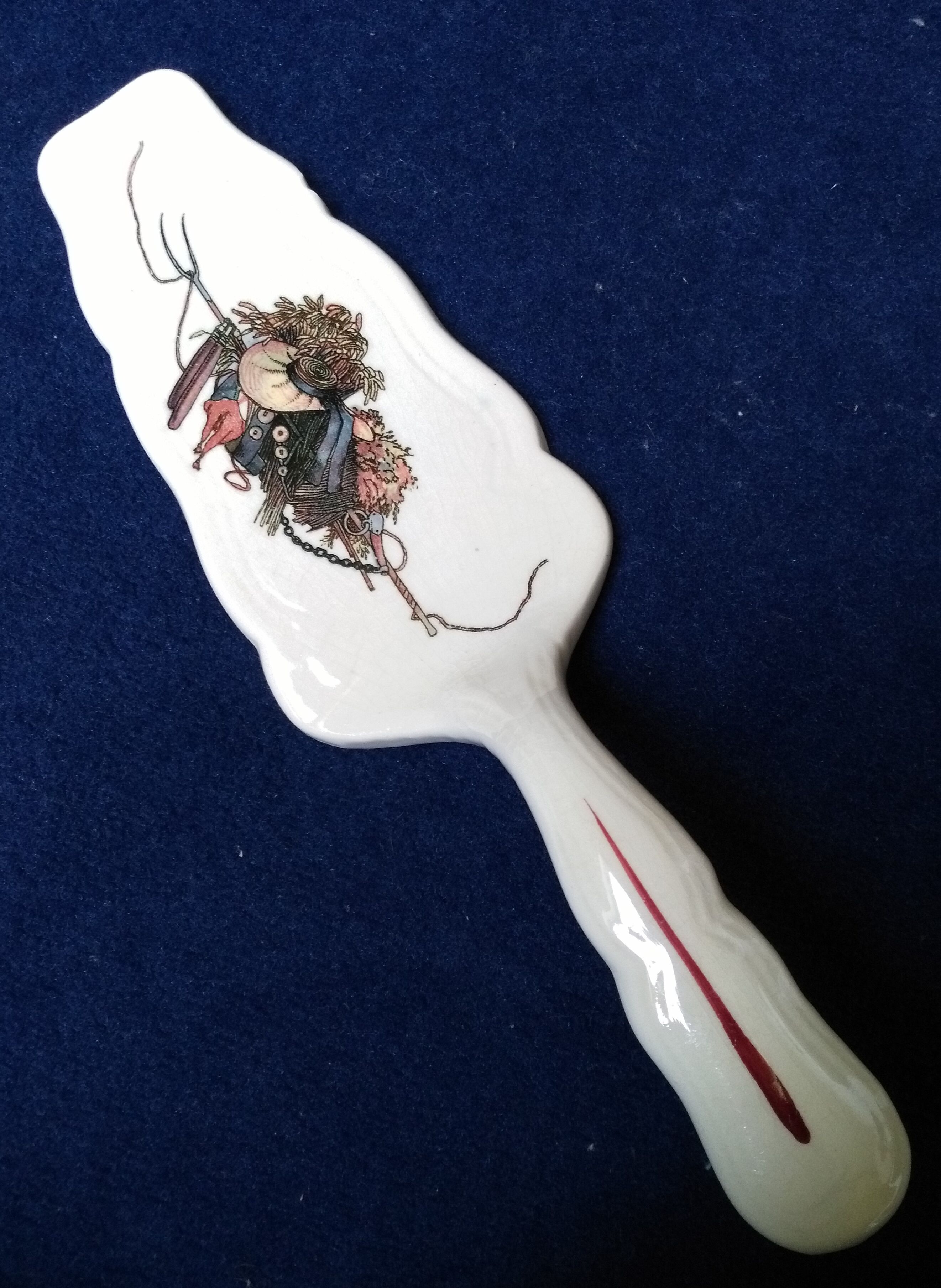 Earthenware pie shovel Obernai décor signed Henri Loux