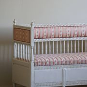 Antique Gustavian canapé / bench from the early 19th century, by a Swedish cabinetmaker.