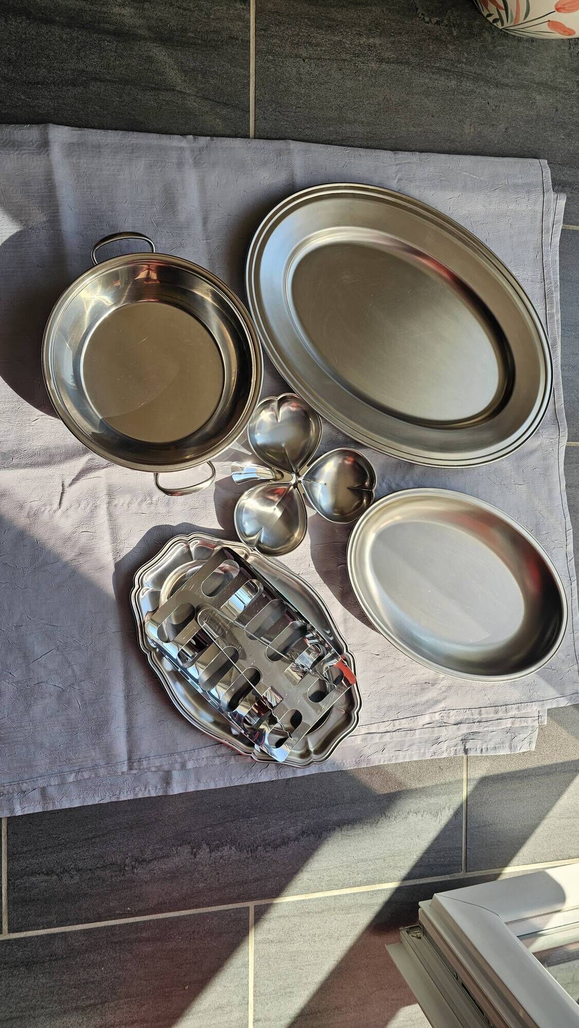 Set of 5 serving dishes in silverware: Jean Couzon & Guy Degren