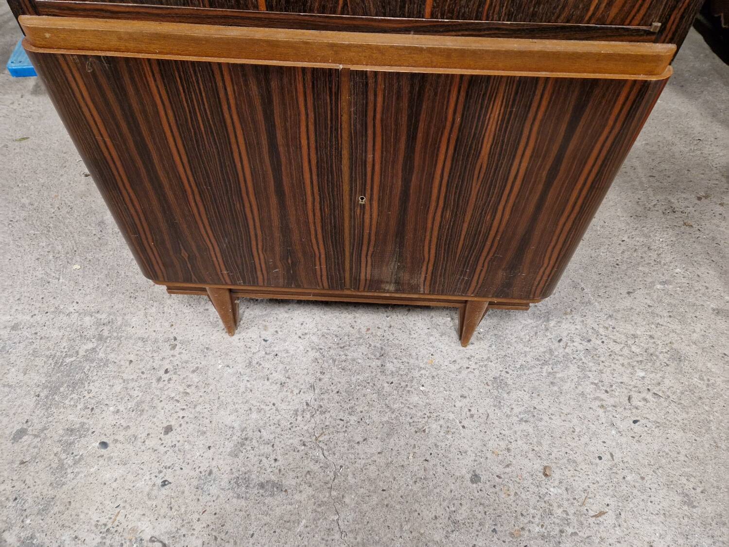 Art Deco shop window