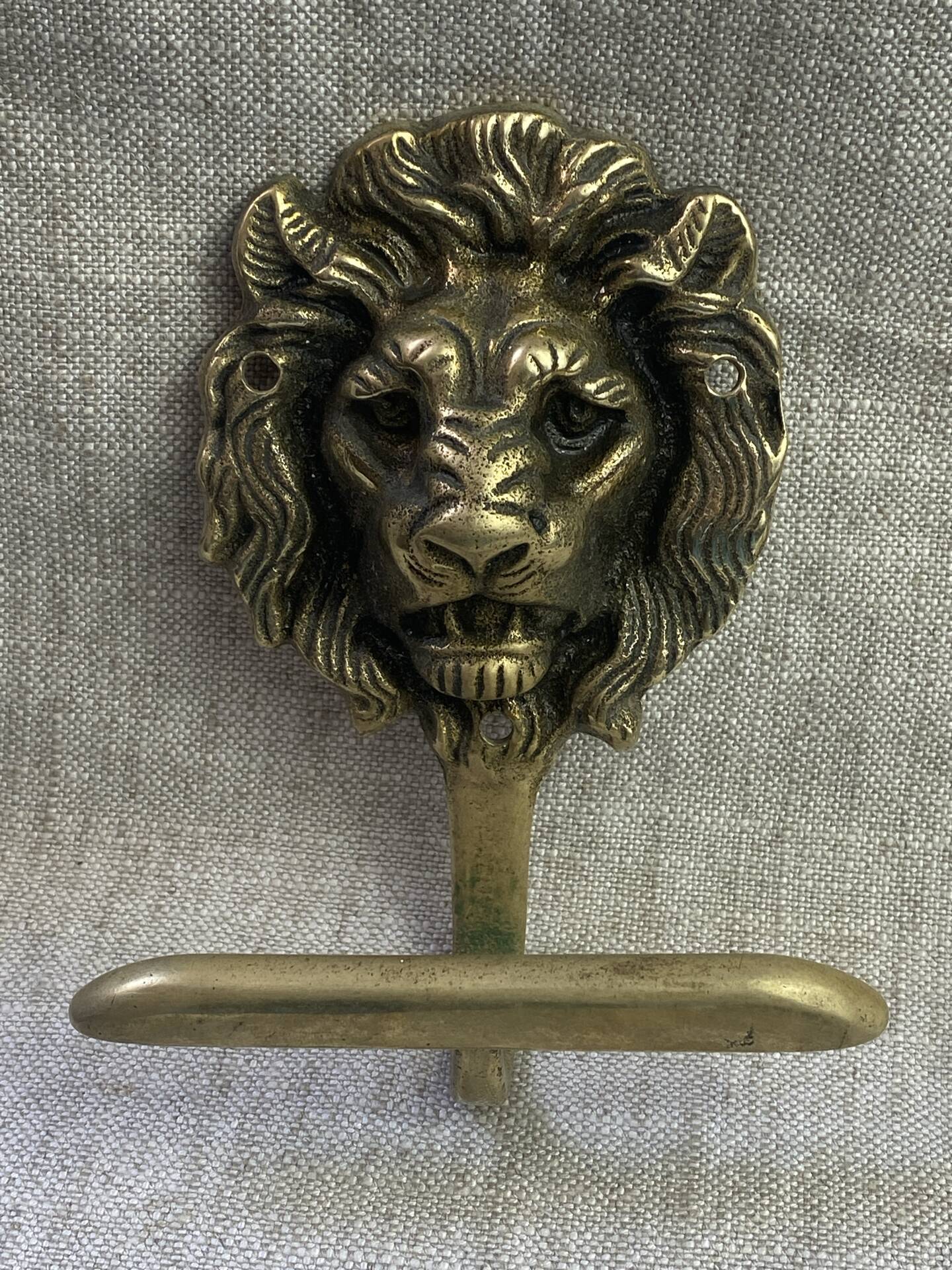Lion head coat hooks in solid brass, Peerage England