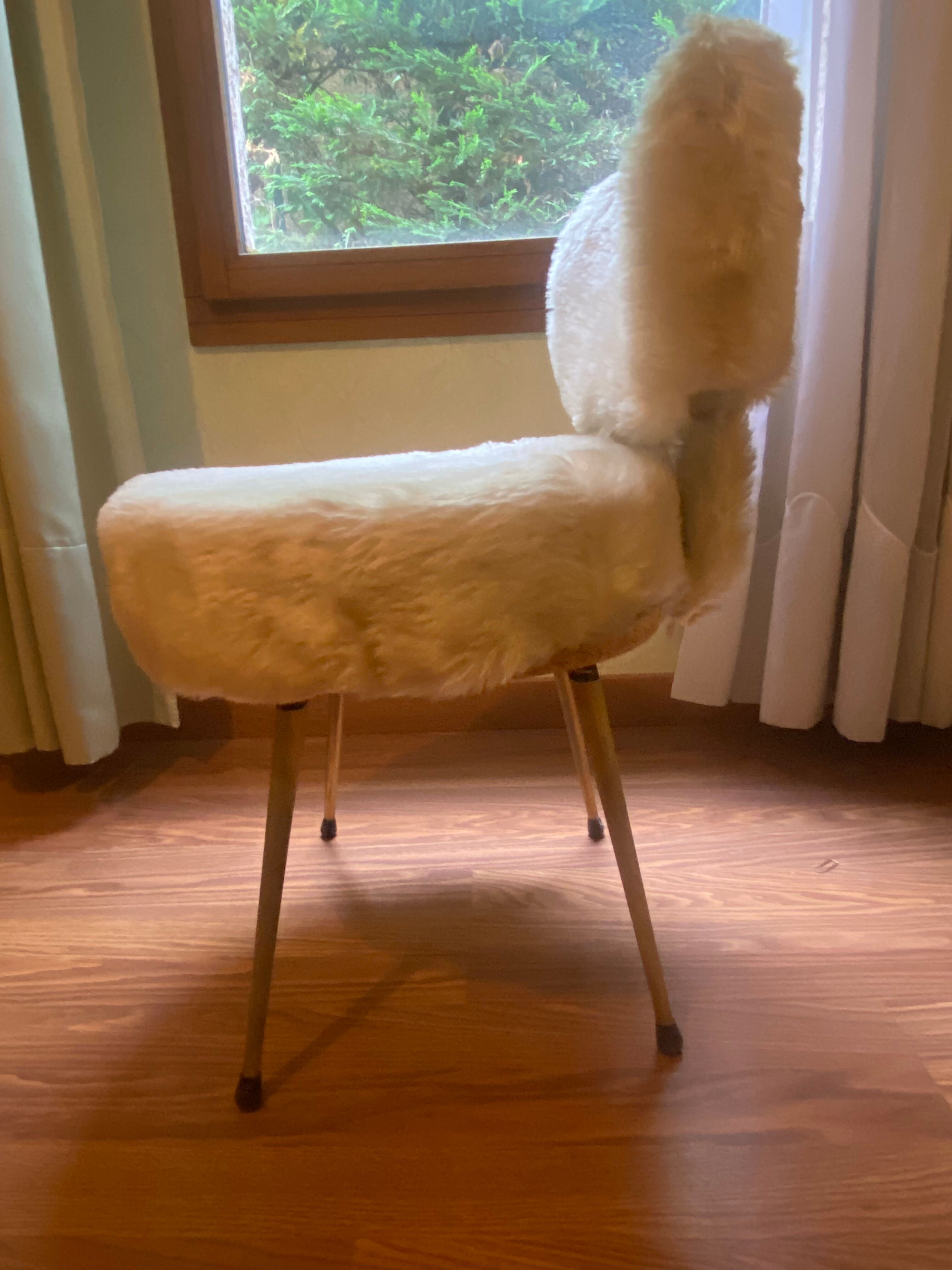 Lot 2 chaises et un pouf Pelfran