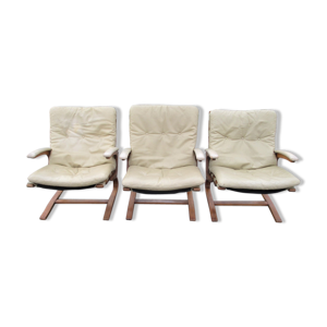 ensemble de trois fauteuils