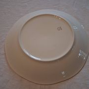 Very nice round serving dish from Gien model "Chinon" in very good condition.
