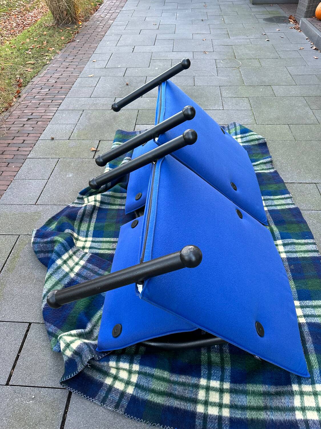 2 x Arflex T-Line sun loungers