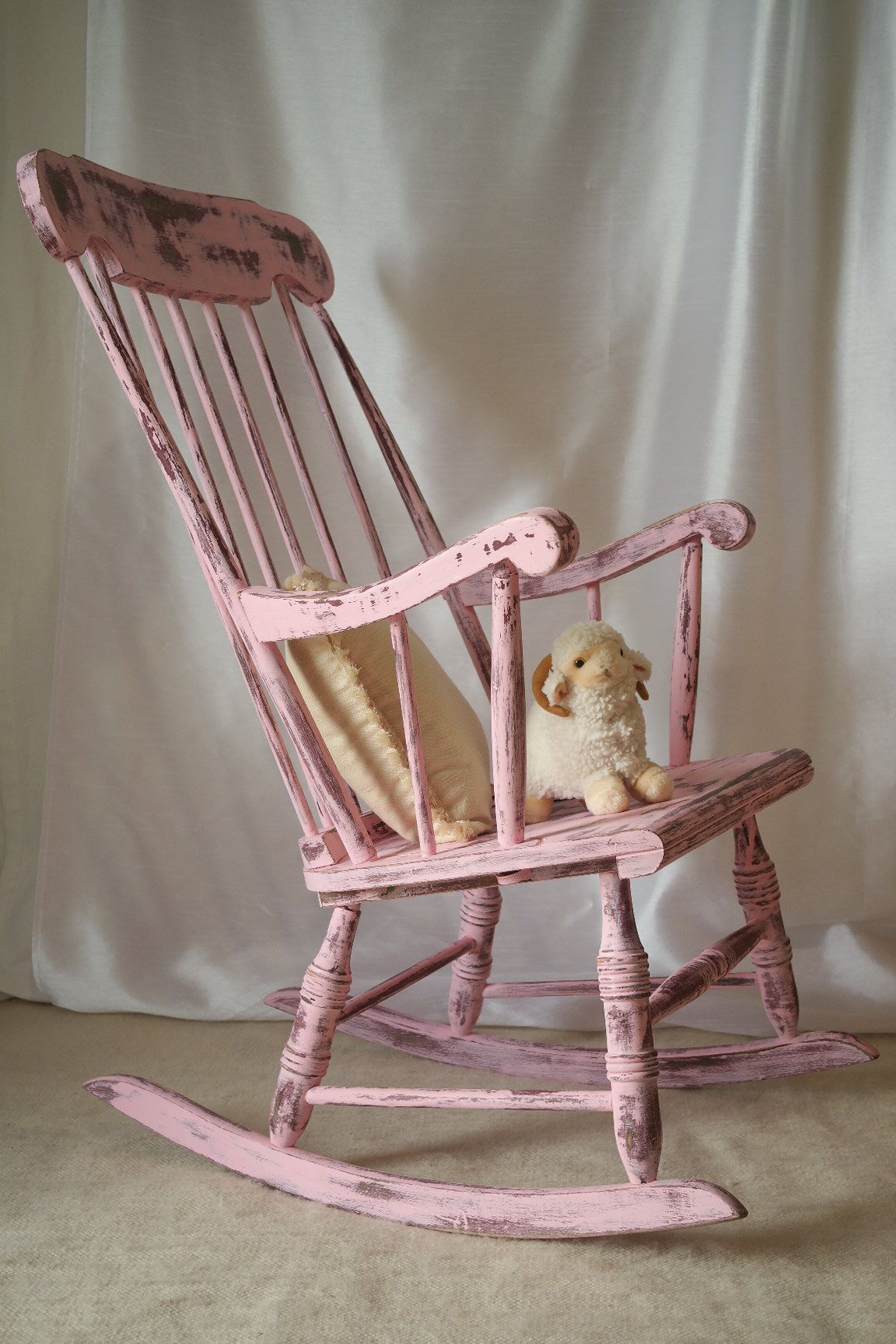 Rocking-chair vintage 50 in pink patina wood