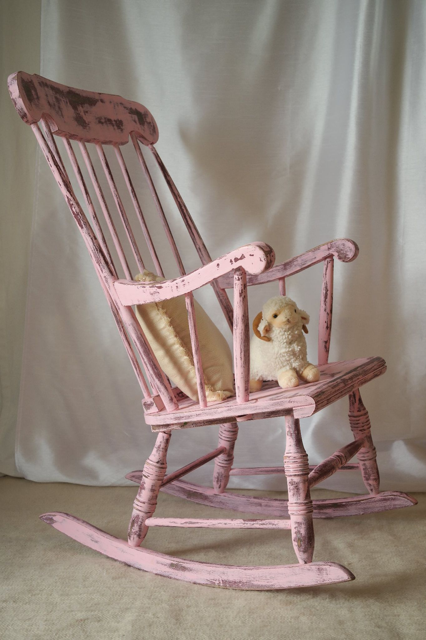 Rocking-chair vintage 50 in pink patina wood